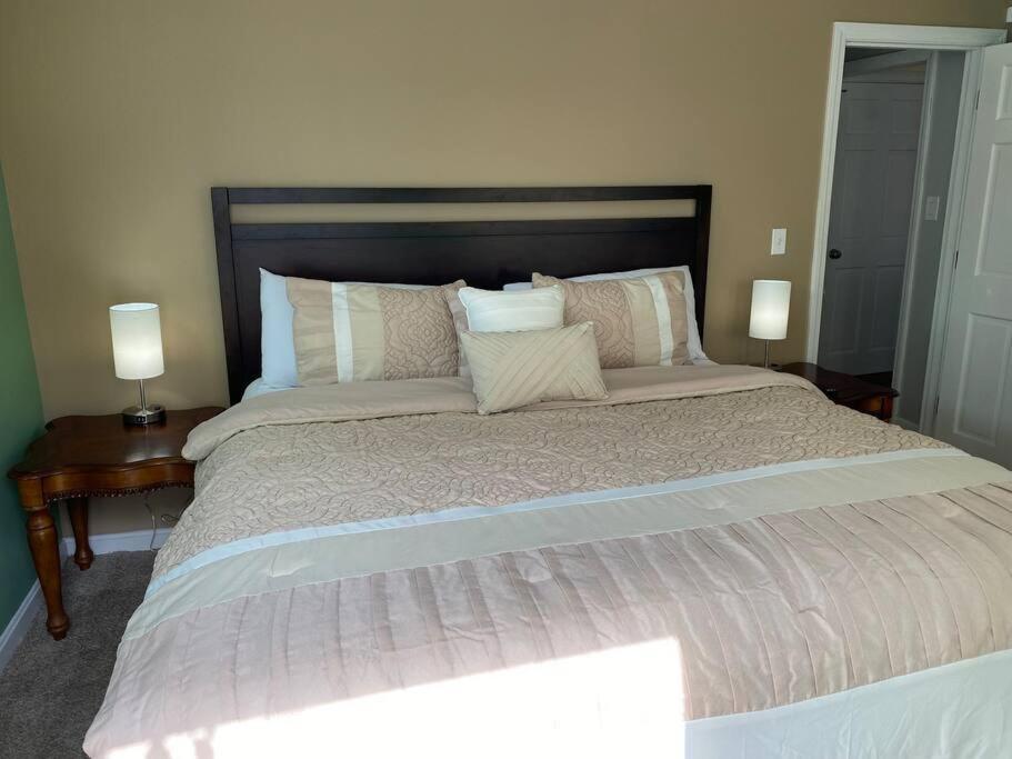 Sunny One Bedroom In Historic Downtown Доувър Екстериор снимка