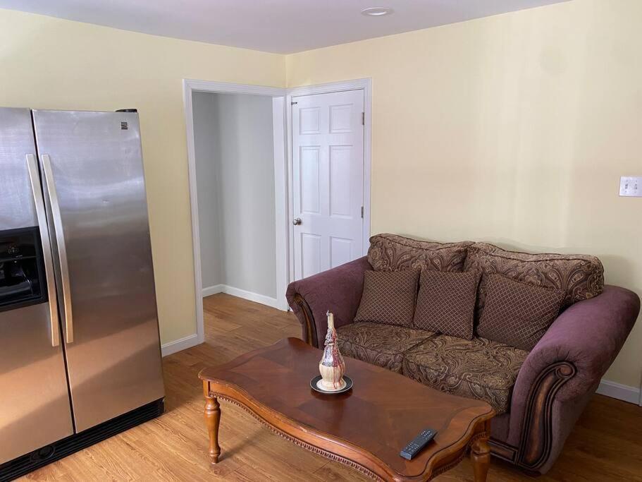 Sunny One Bedroom In Historic Downtown Доувър Екстериор снимка