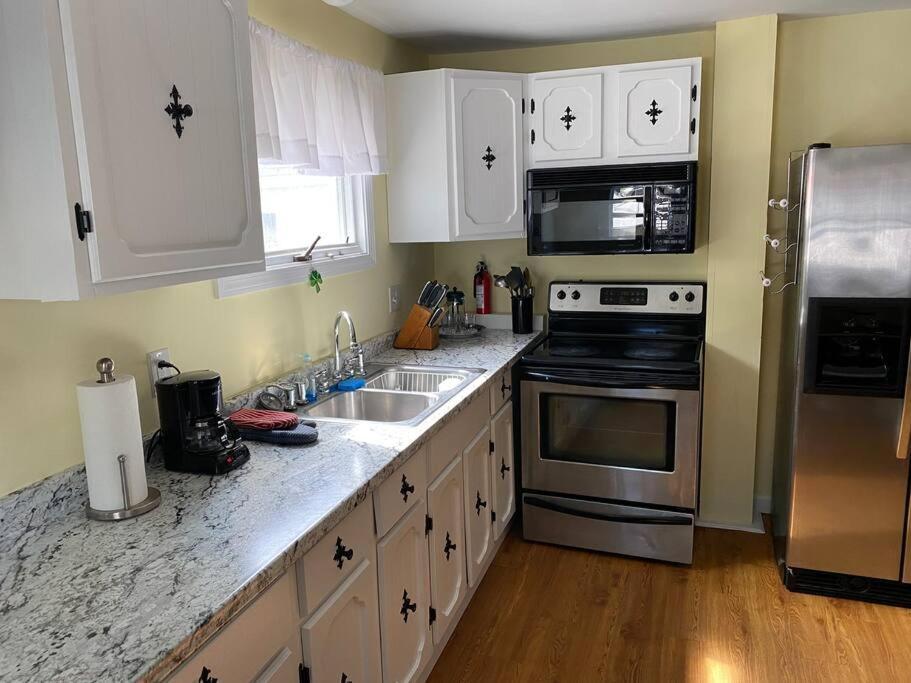 Sunny One Bedroom In Historic Downtown Доувър Екстериор снимка