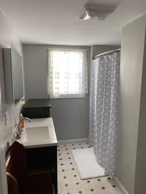 Sunny One Bedroom In Historic Downtown Доувър Екстериор снимка