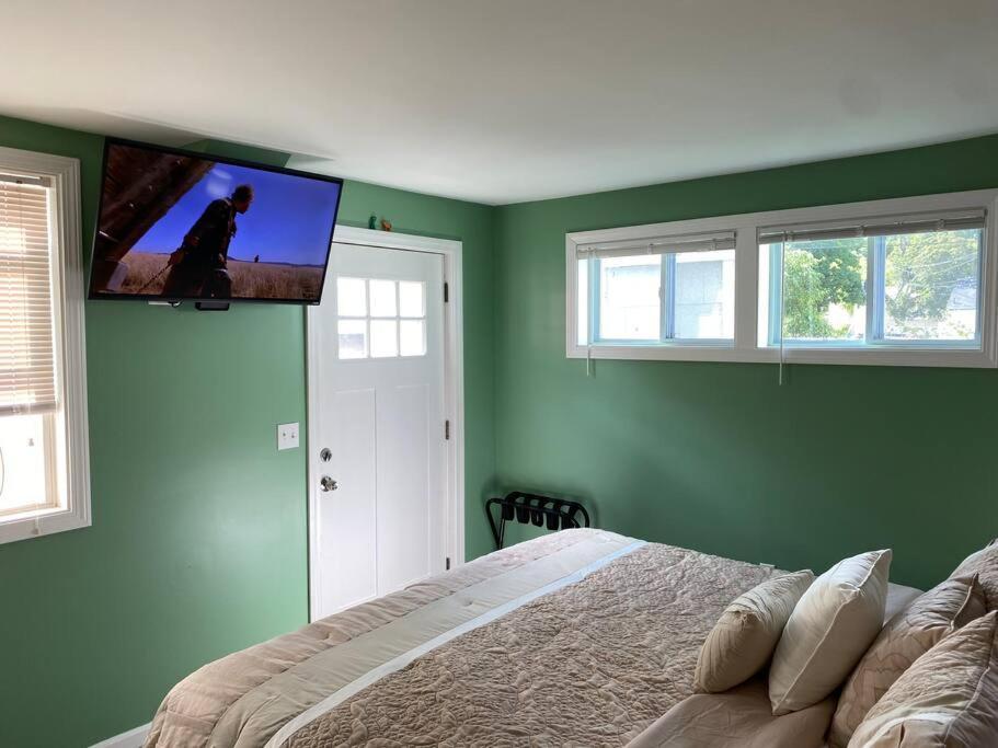 Sunny One Bedroom In Historic Downtown Доувър Екстериор снимка